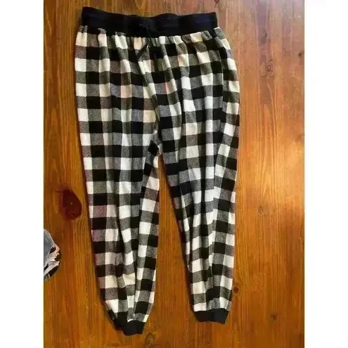 Free Press Buffalo Plaid Christmas "Sleigh All Day" pajama set, L