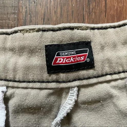 Dickies relaxed khaki shorts, size 12