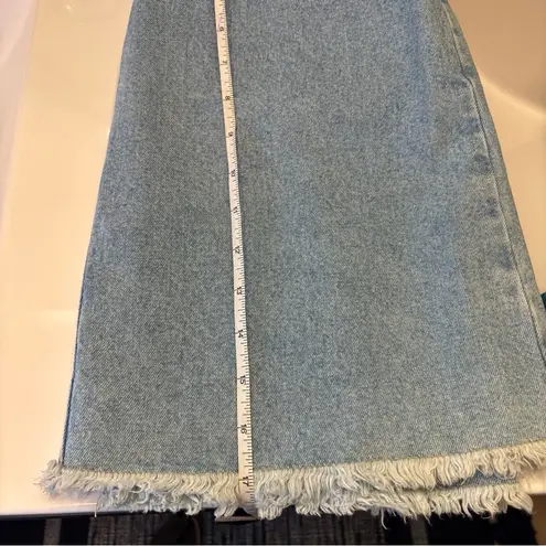 Bill Blass Vintage Bill Blass Denim Skirt Womens 4P Light Blue Knee Length Raw Hem. Nice!