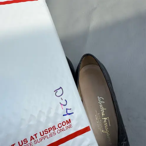 Salvatore Ferragamo women's Black Crocodile Leather Loafers Size 8 AAAA