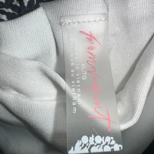 Free People Movement Women's varsity Blues Starburst Geo printed short size XL Black