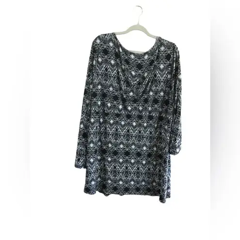 K Jordans Size 3X V Neck Long Sleeve Blouse Black White