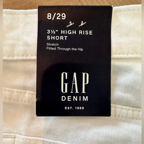 Gap  3 1/2 inch high rise button up white shorts size 8