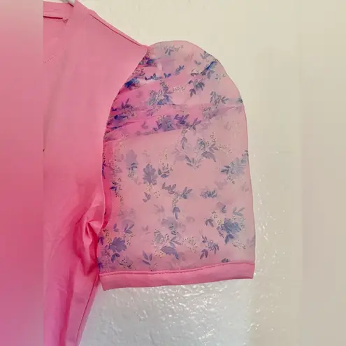 Everlynn Apparel Puffed Satin Sleeve Size Small NWT Color Pink Round Neck