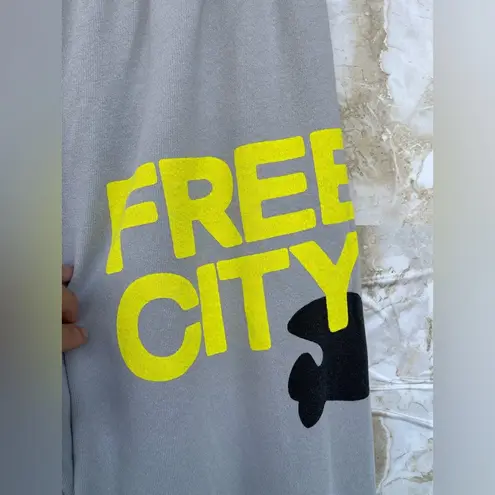 FREECITY Sweatpant In Silver Rock size small Gray