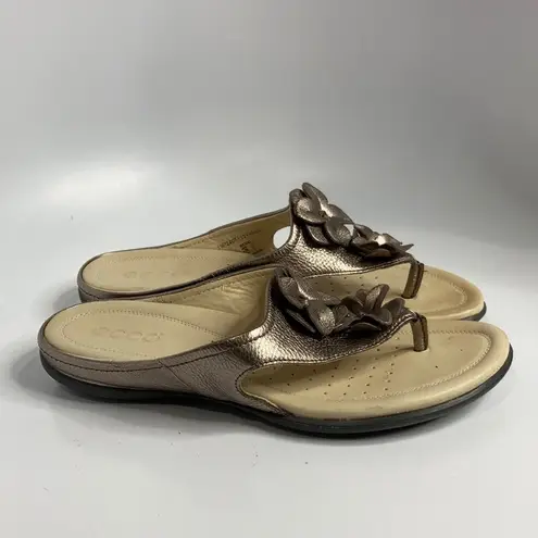 Ecco metallic leather flip flops sandals size 39