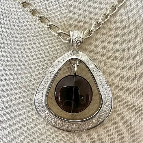 é silver tone and purple teardrop pendant necklace Silver