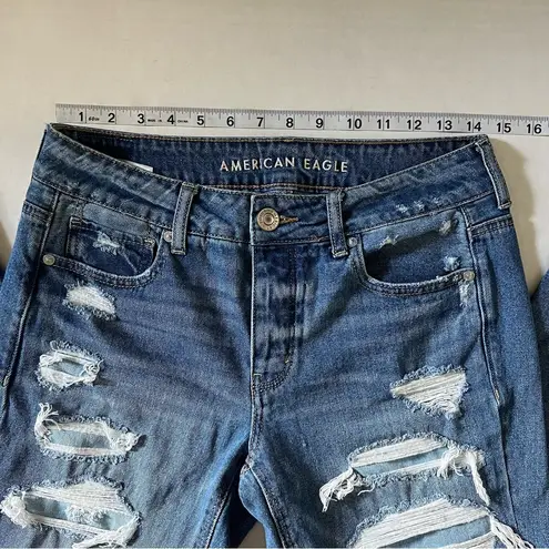 American Eagle  tomgirl jeans size 2 distressed patch