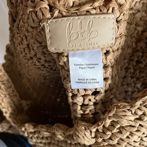 NWOT BTB Los Angeles Woven Straw Sand Lisbeth Pearl Tote Tan