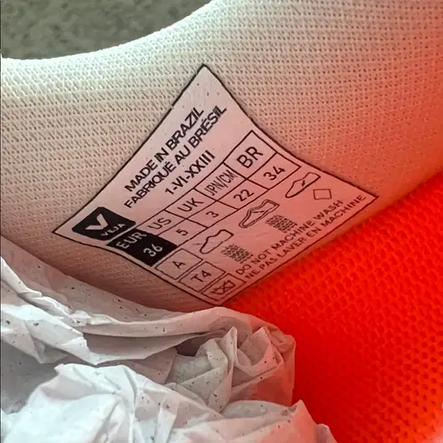 VEJA Dekkan Alveomesh Sneakers in Natural White, Size 36, NEW in Box