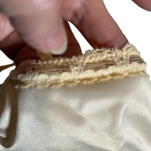 Vintage Bali Sensuale Seamless Bra 2850 34D Ivory Satin Lace Trim USA Made Tan Size undefined