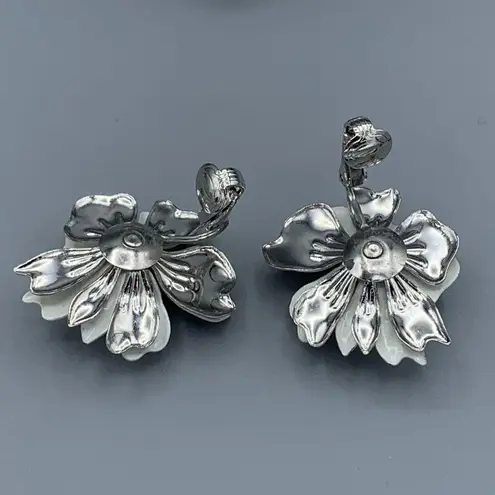 Magic Vtg Sarah Coventry New Summer Brooch Clip Earring Set Silver Tone White
