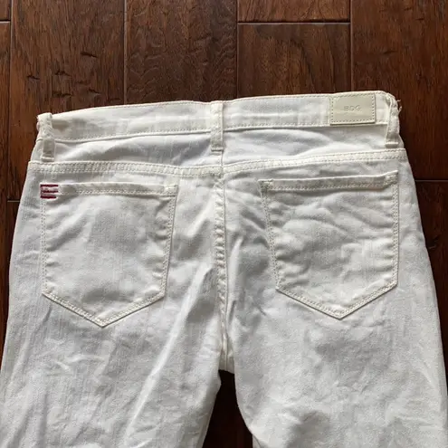 BDG  Urban Outfitters White Mid-Rise Skinny Jeans Size 29