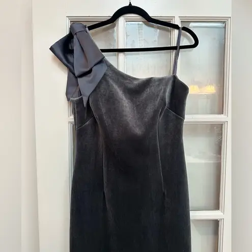 Eliza J Smokey Charcoal Grey Velvet One-Shoulder Formal Gown Size 12 Large