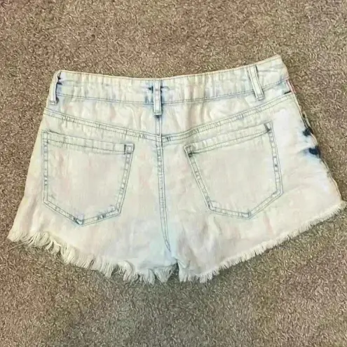 Rue 21  light wash embroidered‎ denim shorts size 7/8