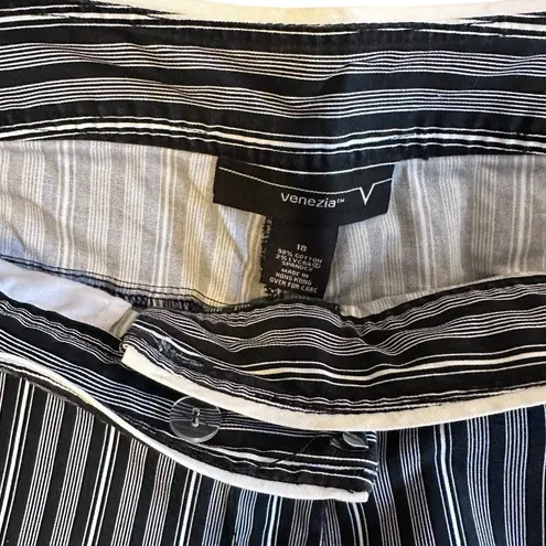 Venezia Black and White Stripe Capris Size 18