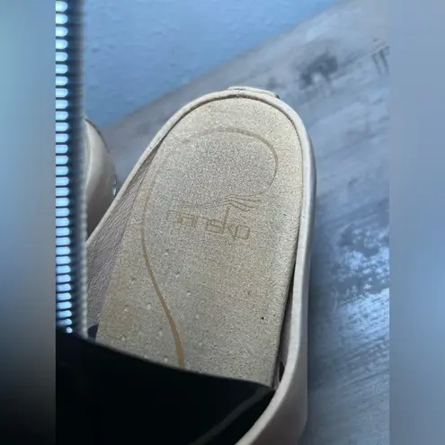 Dansko Women's Tilly Leather Beige Clog Sandals Wooded Heel Slip Ons,Size US 7