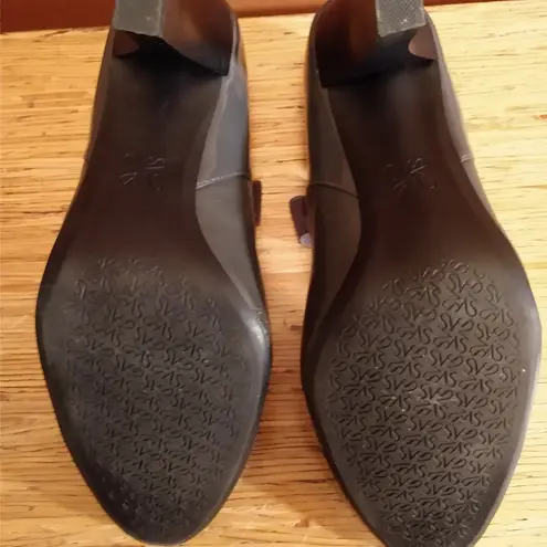 Simply Vera Gray Patent and Leather Mary Janes