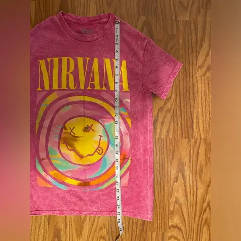 Nirvana  Pink Smile Tee Women’s Graphic Band Crewneck Shirt Size Small