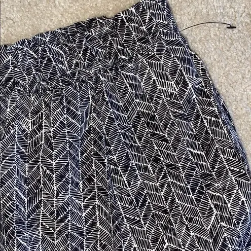 Melrose and Market ruffle hem geometric soft shorts