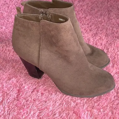 Gap  brown booties  