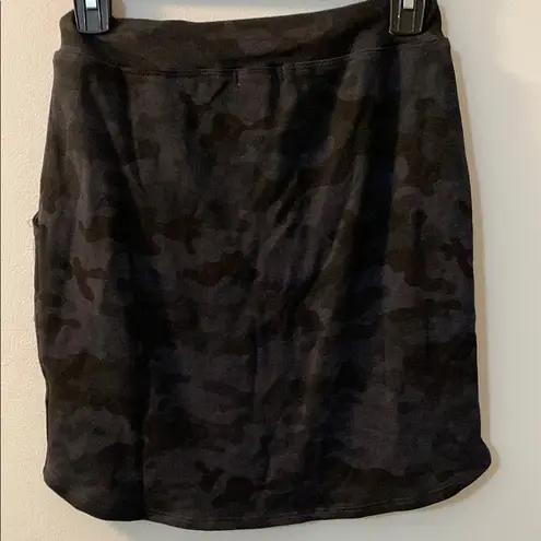 Sundry black and gray camo buttery soft skirt w/ pockets size 0 / XSmall NWOT