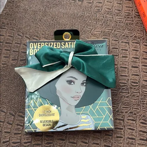 Diva Beauty Oversized Satin Bonnet Green Reversible 17” Sleep Cap with Bow