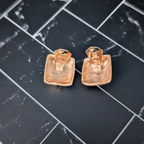 Vintage Clip On Earrings Swirly Light Peach Tones & Metallic Square