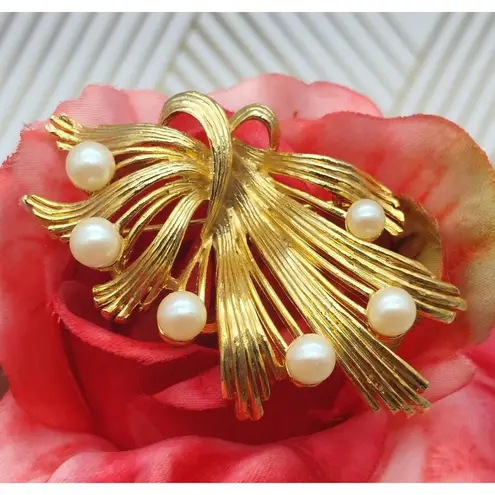Vintage 1980's M JENT Gold Tone Art Deco Simulated Pearl Spray 2.5" Brooch Pin