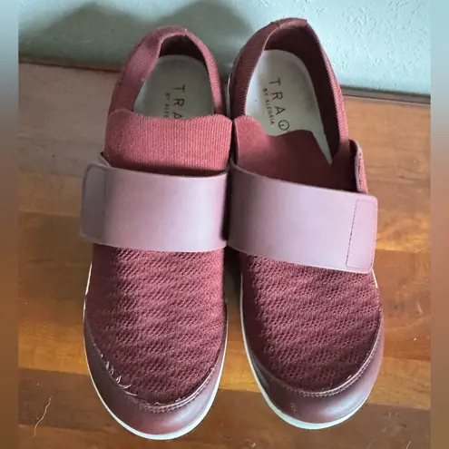 Traq by Alegria Qwuik Wine Waves Strap Slip On Sneakers Womens 42 Walking Casual Red Size 11.5