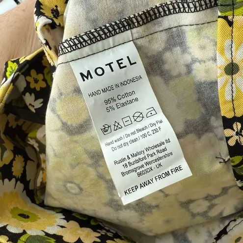 Motel Women’s XS Floral Flower Black Mini Skirt