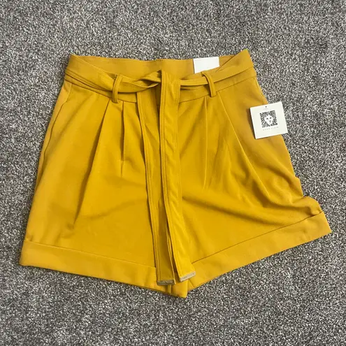 Anne Klein Nwt  Marigold Belt Dress Shorts Size Small