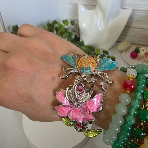 Vintage Clamper Hinge Bracelet Floral Ladybug Bee and Flower Silver