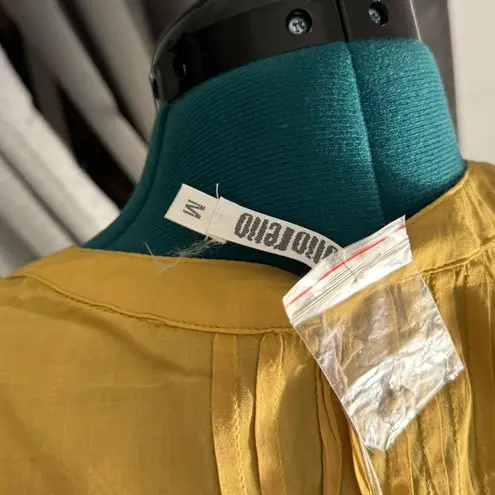 Monoreno Yellow long-sleeve dress with pleated