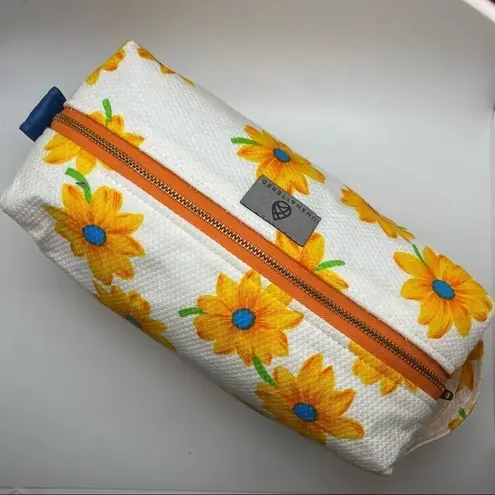 Unshattered Toiletry Kit White