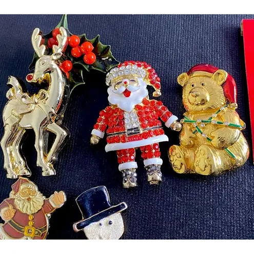 Costume Jewelry Christmas Brooches & 2 Button Covers Lot Vintage To Modern Gold