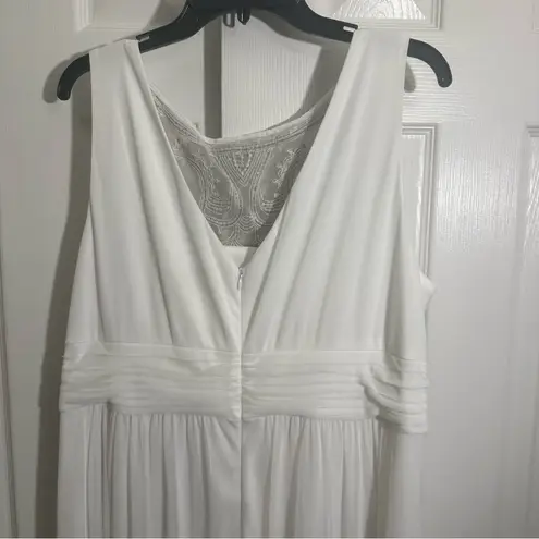 NWT Melrose Bridal White Floor Length Gown Embellished 20w