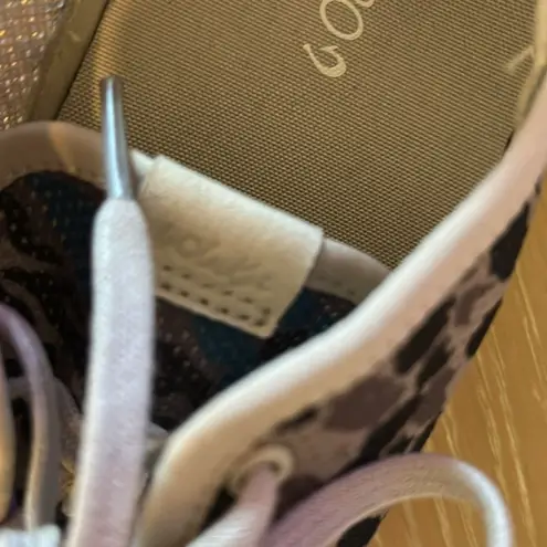 OluKai Pehuea Li Women's low sneaker, Purple, size EU37.5/ US7.5,NWOT DISPLAY Purple