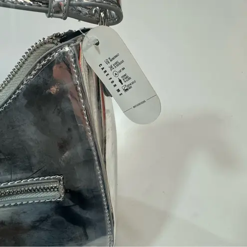 8 Other Reasons It Girl Shoulder Bag in Silver