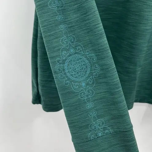 prAna Dark Green Long Sleeve Athletic Top with Artistic Print on Arms Size XS
