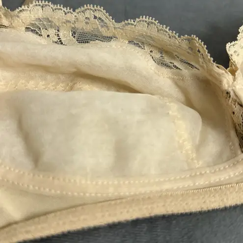 Vanity Fair Vintage NEW NOS Bra Size 32B Nylon Fiberfill Lined 72-278 Wire Free