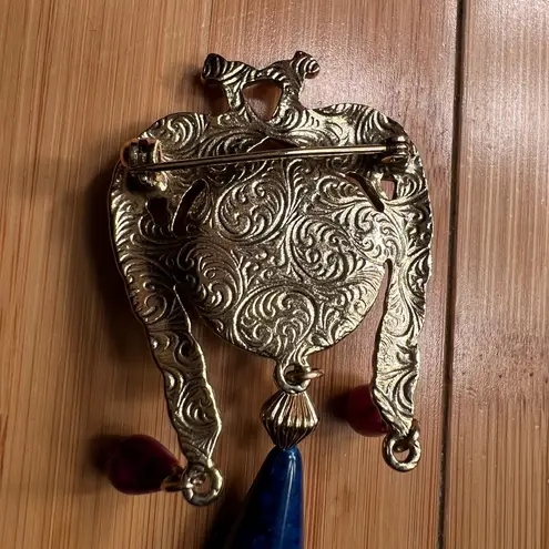 Art Deco Vintage Regal Gold Colored Kissing Peacock Birds Dangle Brooch Pin