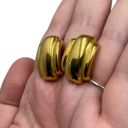 Vintage Signed NAPIER Gold Tone Classy Hoops Metal Screw Back Earrings