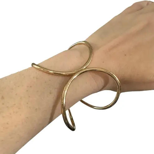 Boutique Gold Tone Double Circle Clasp Bracelet Modern Minimalist