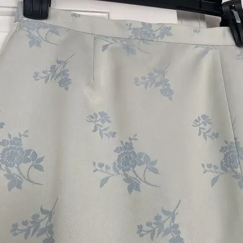 Sag Harbor NWT Suit vintage skirt in pale blue with floral print.
