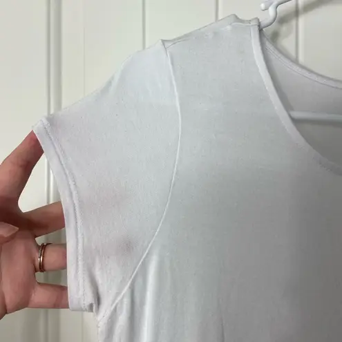 Adrienne Vittadini EUC women’s solid white scoop neck short sleeve stretch shirt