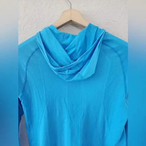 Zyia  Blue Performance Long Sleeve Hooded Shirt Size Small