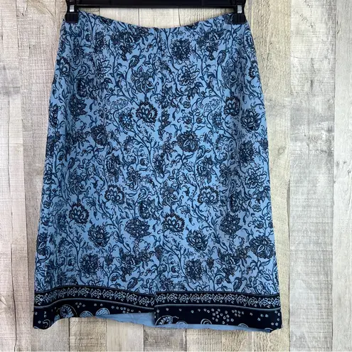 Sag Harbor Petite Size 8 Floral Blue Skirt Back Zipper Flawed Hem is not sewn