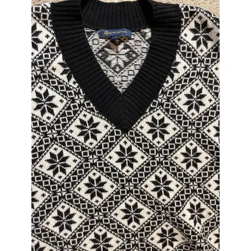 Brooks Brothers Wool Blend Black & White Snowflake V-Neck Sweater Size Small