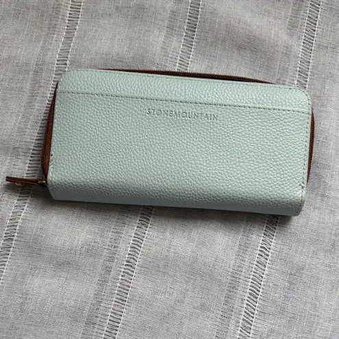 Stone Mountain NWOT Egg Shell Blue Pebbled Wallet